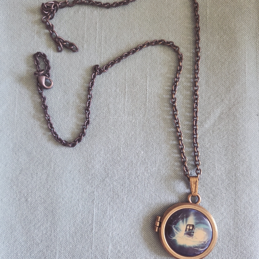 BBC Dr. Who Tardis Pendant Necklace